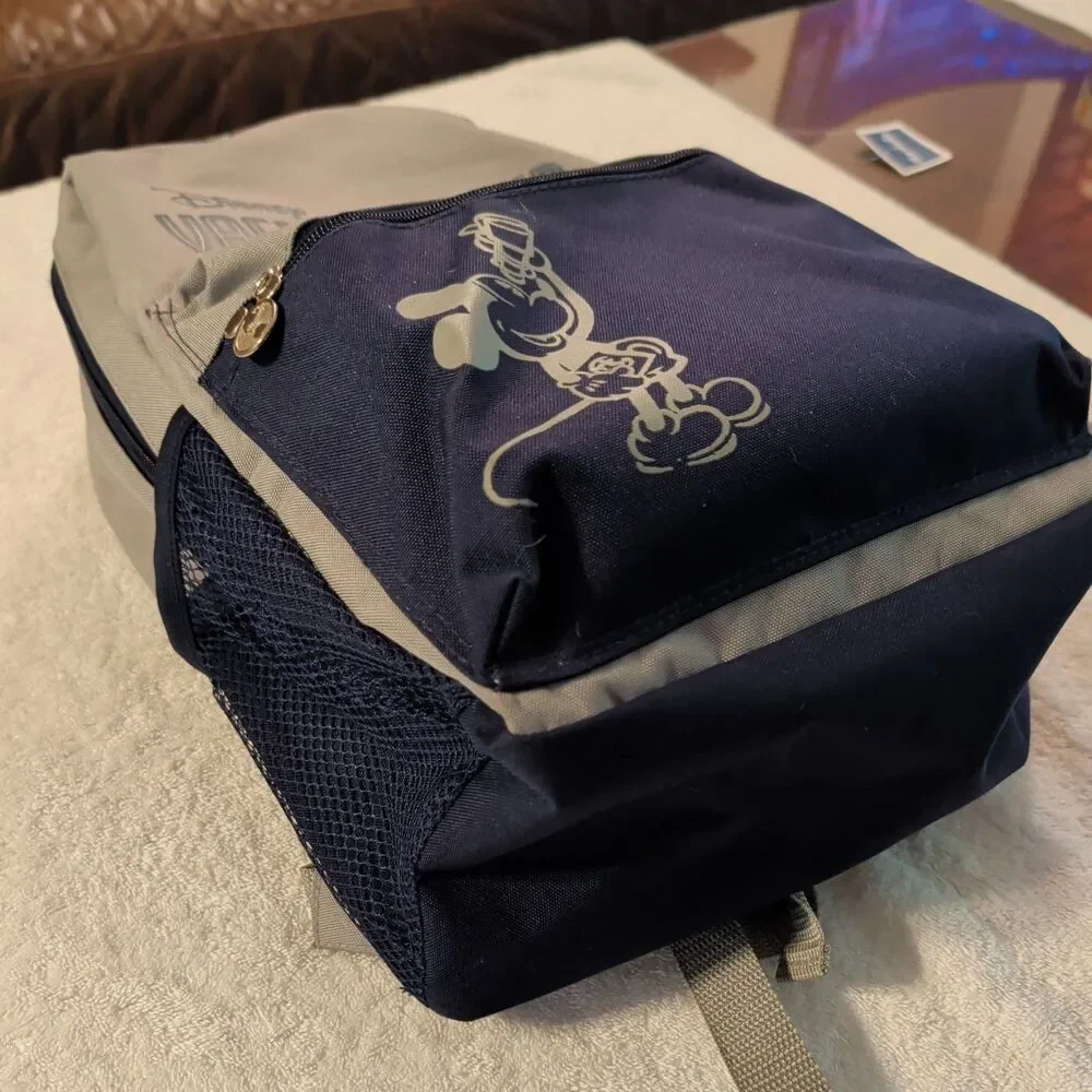 Disney Vacation Club Member Backpack Gray Blue Mickey Mouse Zipper Pockets